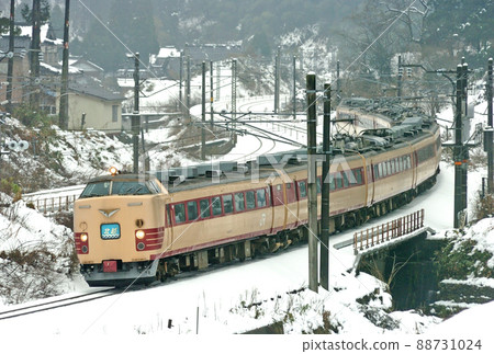 Hokuriku Main Line Isurugi-Kurikara JR West 485 series Y31 + Y33 formation (Kanazawa) Hokuriku Pinch runner Hokuriku Main Line Isurugi-Kurikara JR West 485 series Y31 + Y33 formation (Kanazawa) Hokuriku Pinch runner 88731024