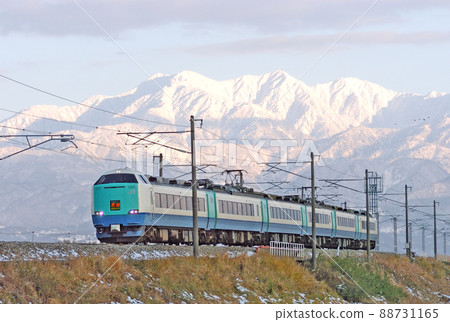北陸本線水橋東富山JR東485系R21編隊(新潟)北越 北陸本線水橋東富山JR東485系R21編隊(新潟)北越 88731165
