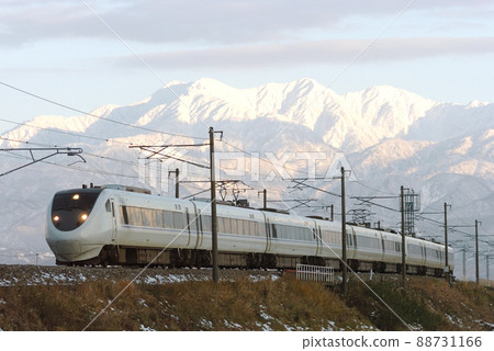 北陸本線水橋東富山JR西681系列W02+W12編隊（金澤）白鷹 88731166