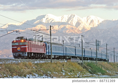 Hokuriku Main Line Mizuhashi-Higashi-Toyama JR East EF81-76 (Nagaoka) +14 series (Oku) Hokuriku Hokuriku Main Line Mizuhashi-Higashi-Toyama JR East EF81-76 (Nagaoka) +14 series (Oku) Hokuriku 88731169