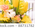 一組暖色花朵的照片 88731782