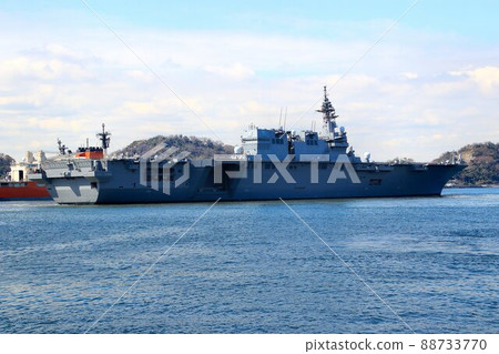 在軍港,橫須賀......護航船出雲 在軍港,橫須賀......護航船出雲 88733770