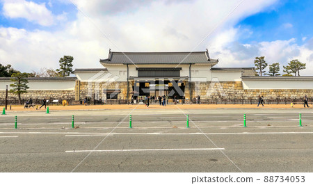 京都、二條城東大手門 88734053