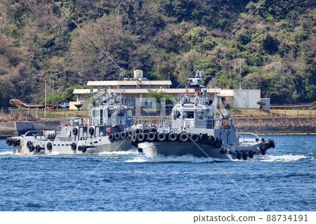 At the military port Yokosuka ... A tugboat that supports escort vessels At the military port Yokosuka ... A tugboat that supports escort vessels 88734191