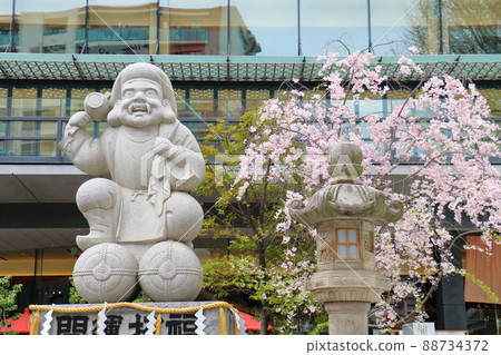 Daikoku-sama statue and cherry blossoms at Kanda Shrine, Sotokanda 2-chome, Chiyoda-ku, Tokyo 88734372