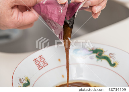 【中產主婦做濃醬油拉麵湯】 88734509