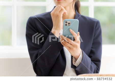 Women with smartphone parts cut 88734532