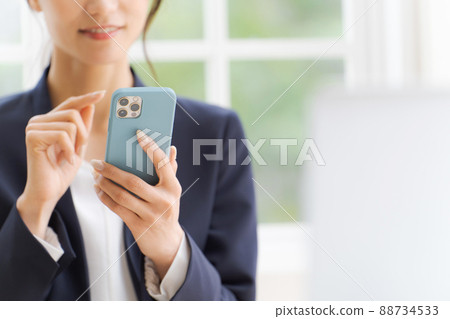 Women with smartphone parts cut 88734533