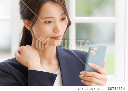 帶智能手機的女式西裝 帶智能手機的女式西裝 88734854