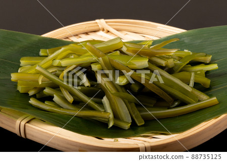 Stem wakame << from Ishinomaki Jusanhama, Miyagi Prefecture >> Stem wakame << from Ishinomaki Jusanhama, Miyagi Prefecture >> 88735125