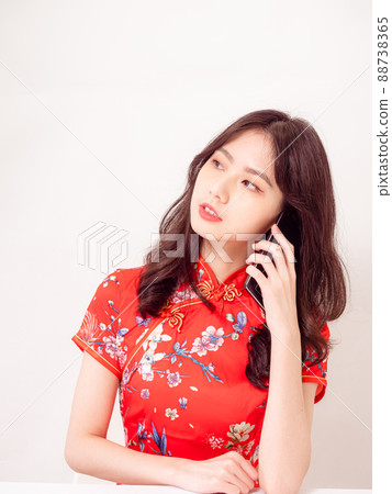 A handicraft lecture by a smiling woman in front of a white background. A handicraft lecture by a smiling woman in front of a white background. 88738365