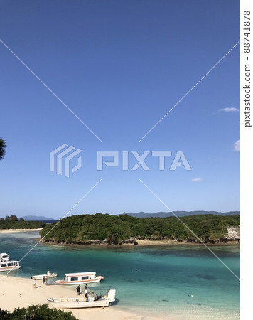 Sea and yacht, sea of Ishigaki Island Sea and yacht, sea of Ishigaki Island 88741878