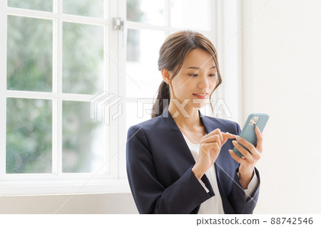 帶智能手機的女式西裝 帶智能手機的女式西裝 88742546