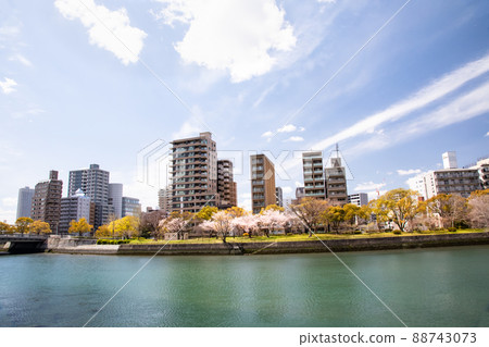 It is a building district to the west of the Kyobashi River that flows through the city of Hiroshima. Hiroshima station is located upstream. Hiroshima Prefecture It is a building district to the west of the Kyobashi River that flows through the city of Hiroshima. Hiroshima station is located upstream. Hiroshima Prefecture 88743073