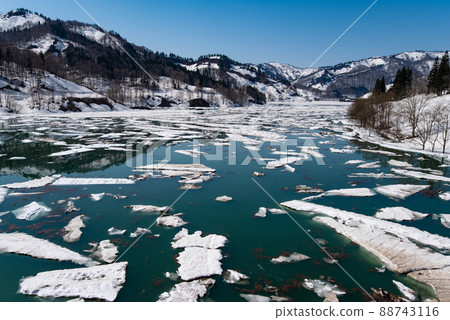 Aburumagawa Dam Snow Flow (Oshirakawa, Uonuma City, Niigata Prefecture) Aburumagawa Dam Snow Flow (Oshirakawa, Uonuma City, Niigata Prefecture) 88743116