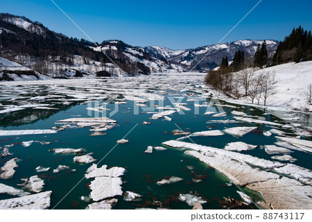 Aburumagawa Dam Snow Flow (Oshirakawa, Uonuma City, Niigata Prefecture) Aburumagawa Dam Snow Flow (Oshirakawa, Uonuma City, Niigata Prefecture) 88743117