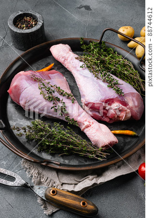 Raw turkey drumsticks with thyme, pepper, on gray stone table background 88744612