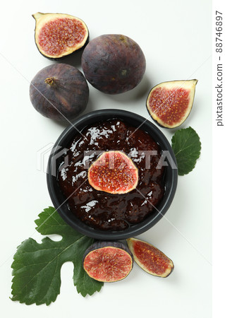 Bowl with fig jam and ingredients on white background 88746897