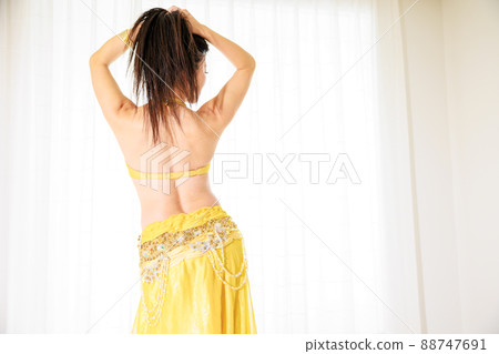 Waist of a woman dancing belly dance (without face) Waist of a woman dancing belly dance (without face) 88747691