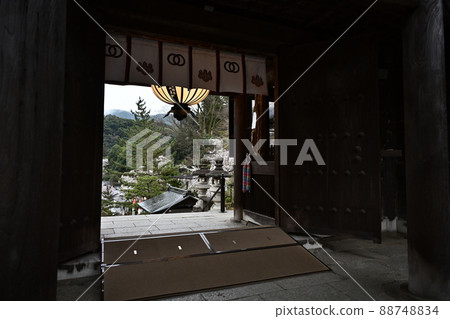 Hase-dera in the early morning (Nara Prefecture) Niomon Hase-dera in the early morning (Nara Prefecture) Niomon 88748834
