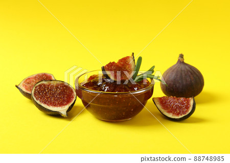 Bowl with fig jam and ingredients on yellow background 88748985