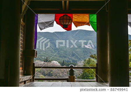 View of the mountains from the main hall of Hase-dera (Nara Prefecture) in spring View of the mountains from the main hall of Hase-dera (Nara Prefecture) in spring 88749941