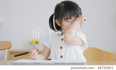 Allergic children who rub their eyes (childcare / parenting / 4 years old) Allergic children who rub their eyes (childcare / parenting / 4 years old) 88750001