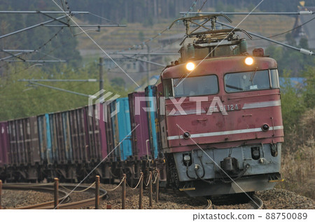Hokuriku Main Line Kurikara-Tsubata JR Freight EF81-124 (Toyama) Hokuriku Main Line Kurikara-Tsubata JR Freight EF81-124 (Toyama) 88750089