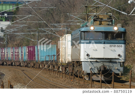 北陸本線椿田栗倉JR貨運EF81-503（富山） 88750119