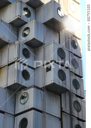 "Showa's Near Future Building" Capsule-type apartment building that was put into practical use for the first time in the world "Showa's Near Future Building" Capsule-type apartment building that was put into practical use for the first time in the world 88755105