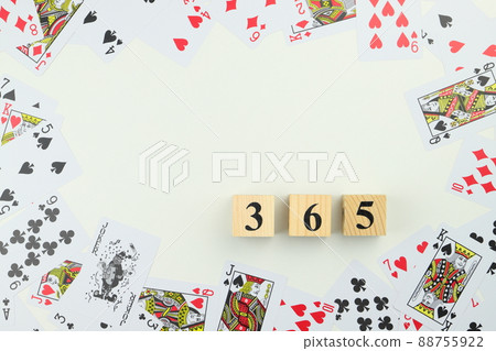 將小丑加到所有卡片上的數字總和中得到 365 的撲克牌 將小丑加到所有卡片上的數字總和中得到 365 的撲克牌 88755922