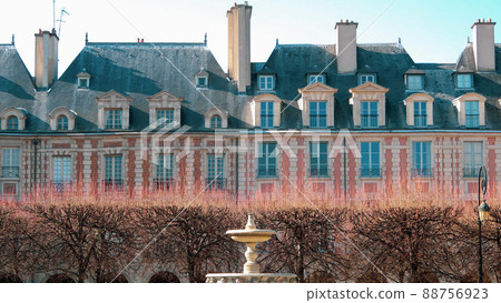 Place des Vosges (Paris, France), the oldest square in Paris 88756923