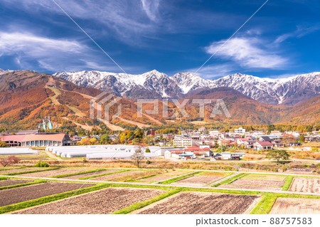《Nagano Prefecture》 Hakuba Village / Sandan Autumn Leaves at the height of autumn leaves 《Nagano Prefecture》 Hakuba Village / Sandan Autumn Leaves at the height of autumn leaves 88757583