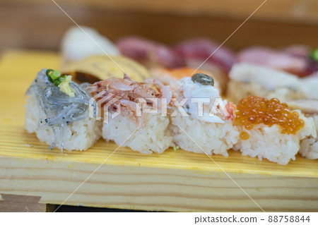Nigiri sushi, sushi, sushi, sushi, fish, white fish, cherry shrimp, tuna, egg, salmon roe, toro, bonito 88758844