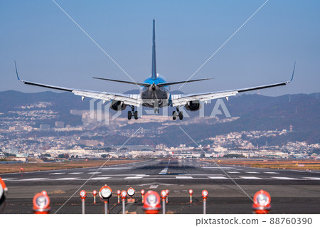 《Osaka Prefecture》 Landing aircraft ・ Osaka International Airport 88760390