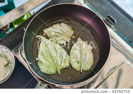 fried ChaPlu leaf (Wild Betel Leafbush) in the pan for eat with traditinal Thai food. 88760758