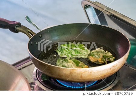 fried ChaPlu leaf (Wild Betel Leafbush) in the pan for eat with traditinal Thai food. 88760759