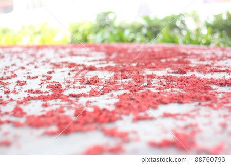 china cracker spread on the floor 88760793