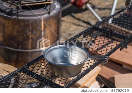 [Auto camp at Nakatsugawa riverbed, Sierra cup and solo stove] 88762019