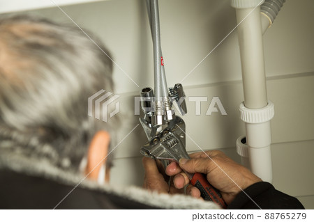 Craftsman hand to connect piping 88765279
