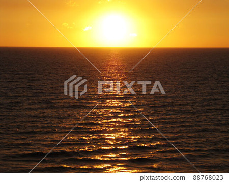 晨曉黃昏夕彩 88768023