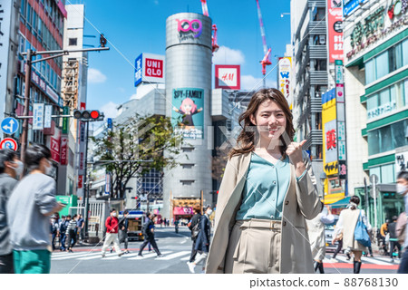 Business Woman Shibuya Scramble Crossing Good Sign Business Woman Shibuya Scramble Crossing Good Sign 88768130