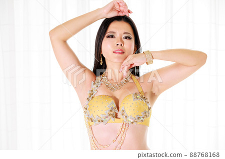 跳肚皮舞性感的女人 88768168