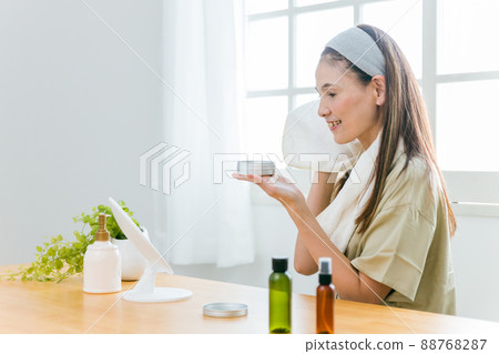 Middle generation women with cream Middle generation women with cream 88768287