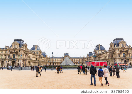 Louvre Museum, Paris * Lower soft focus 88768490