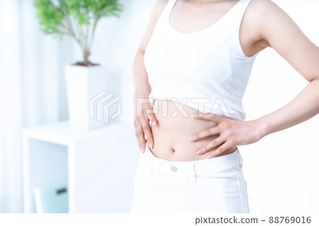 檢查腰部的女人 [零件切割] 88769016