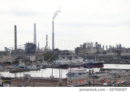 Industrial area seen from Tokuyama station 88769087