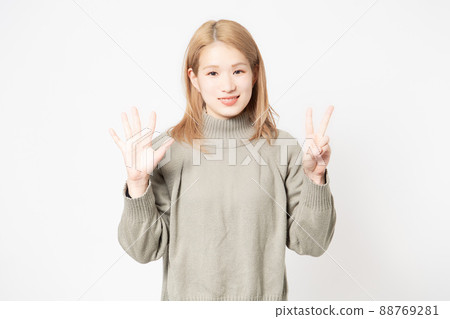 Young woman representing the number 7 by hand Young woman representing the number 7 by hand 88769281