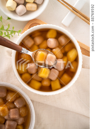 芋圓 甜點 甜湯 白底 頂視圖 Taro ball sweet dessert さといも 88769592