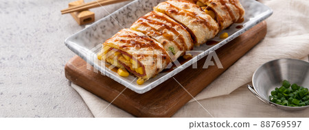 egg pancake ham corn taiwan breakfast food egg pancake roll ダンビン egg pancake エッグロール 88769597